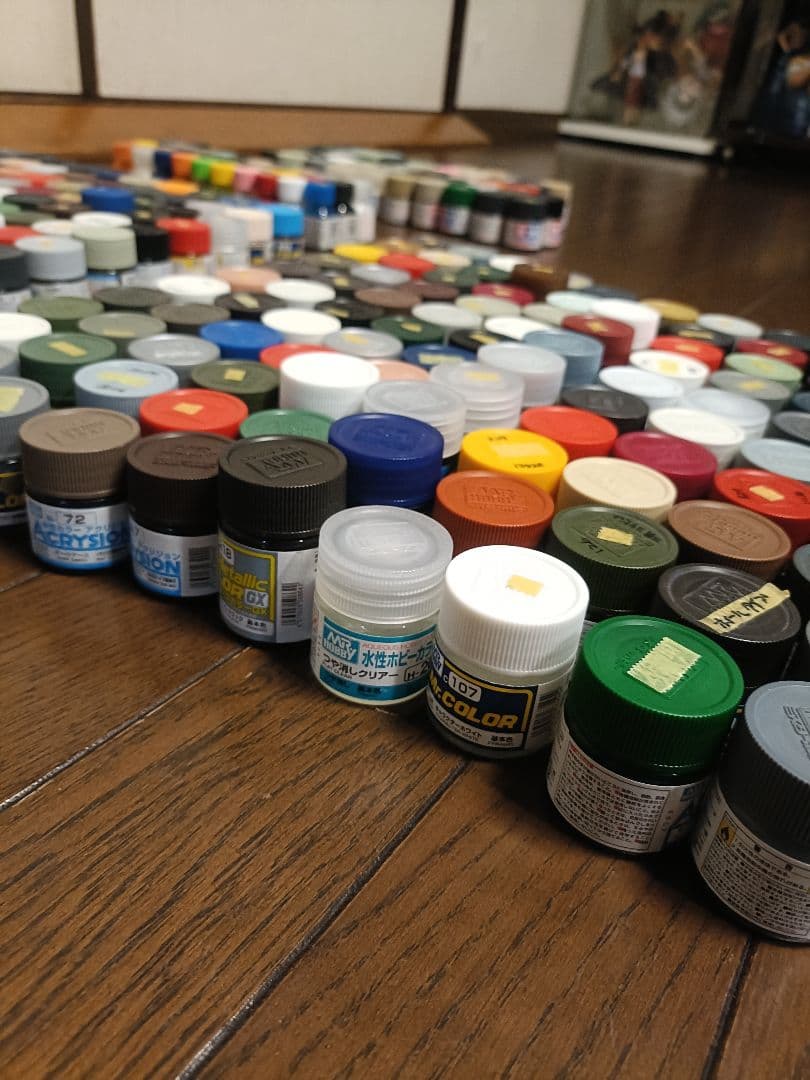 ミスターホビー　ミスターカラー　タミヤカラー　アクリル塗料　300個