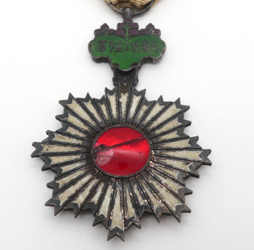 903、、勳六等単光旭日章　メダル　徽章 　勲章　記章　1点