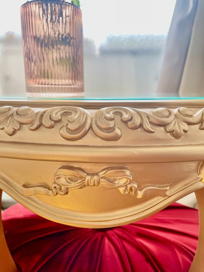 オーバル型のセンターテーブル、手作りで豪華な生地を使用