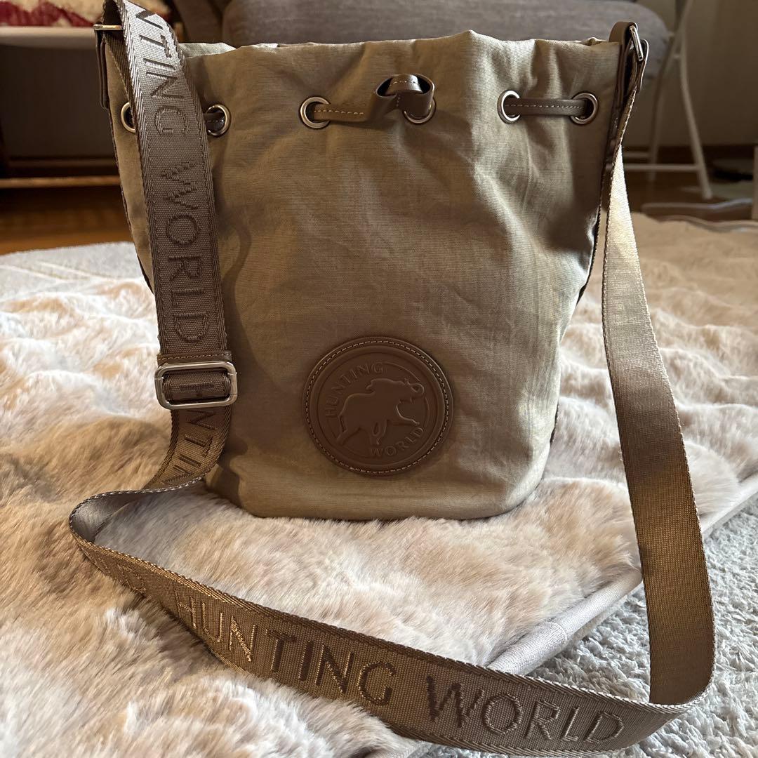 ハンティングワールド　巾着型ショルダーバッグ