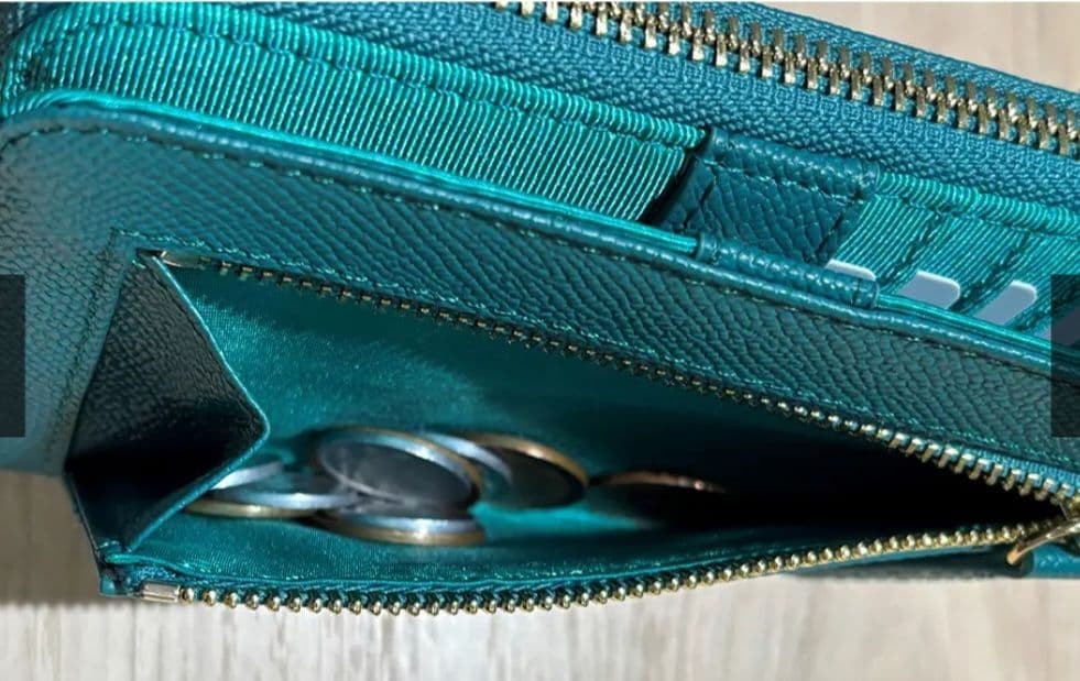 牛革ミドルウォレット 馬蹄チャーム付き