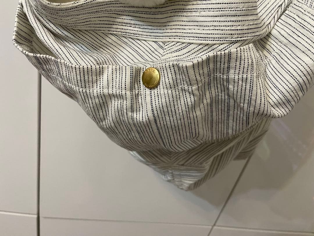 ERVAの犬用スリング　ストライプ柄