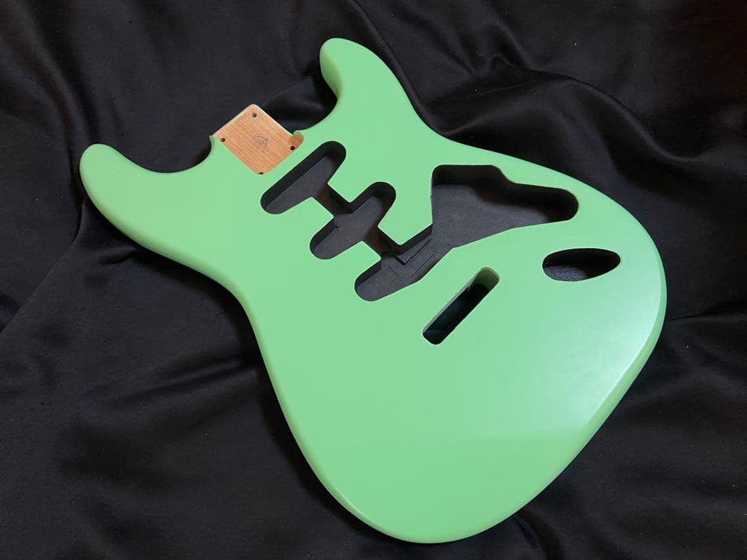 ストラトキャスターボディ（No2）SSSアルダーサテン塗装　サーフグリーンカラー
