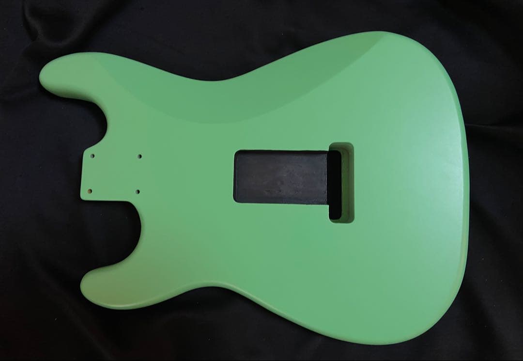 ストラトキャスターボディ（No2）SSSアルダーサテン塗装　サーフグリーンカラー