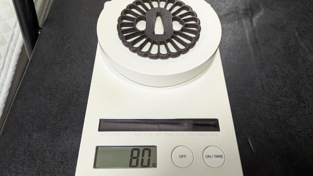 岩*ん様 無銘：菊花透かし 鉄鍔