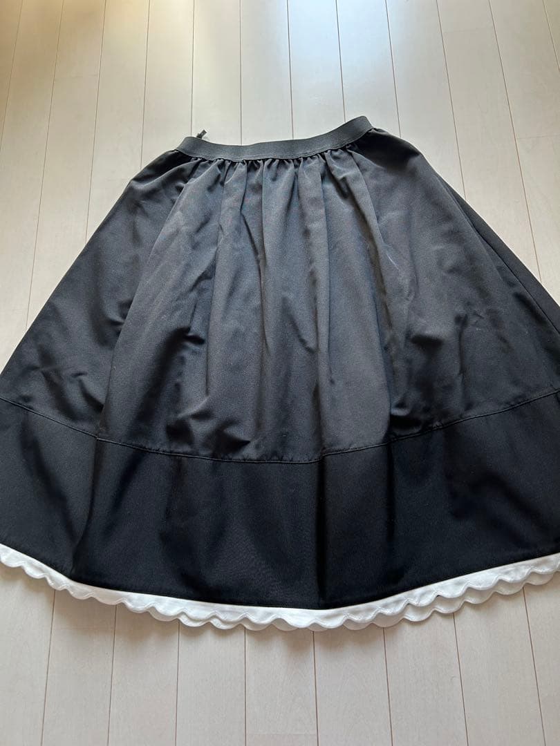 黒のフレアスカート ジョリーミニョン