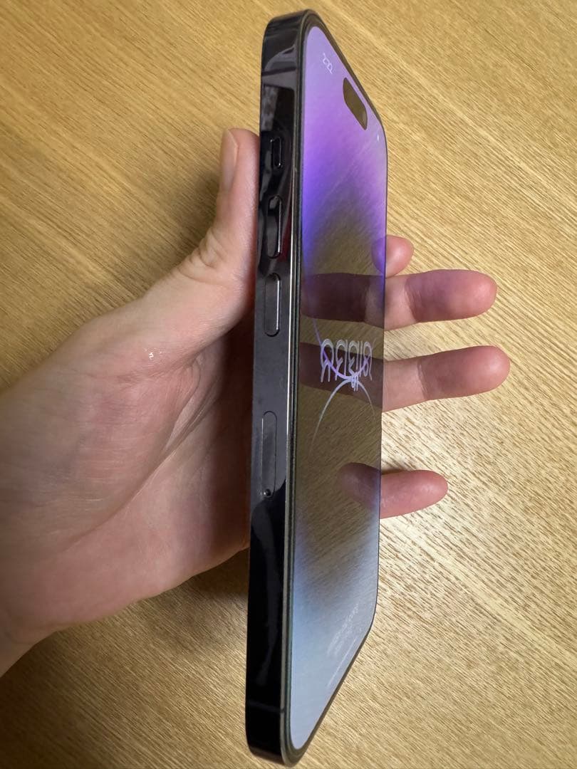 Apple iPhone 14 Pro 本体　手帳型ケース付き