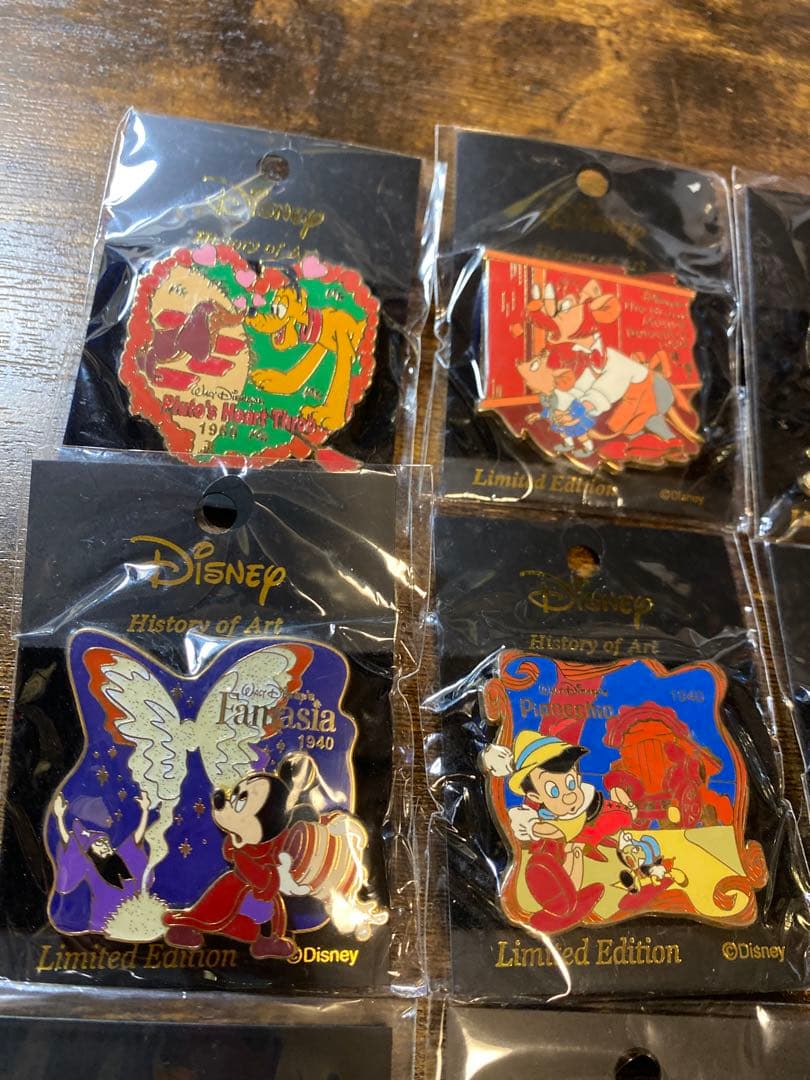 【レア】Disneyピンバッチ　コレクター向け　新品・台紙付き　16個セット♪
