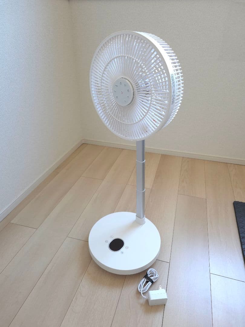 ニトリ　コードレス　コンパクトに折りたためるDCモーター扇風　ホワイト