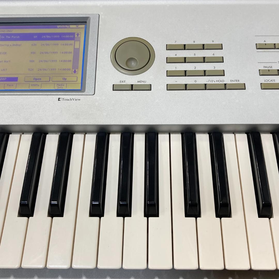 KORG TRITON PRO シンセサイザー コルグ