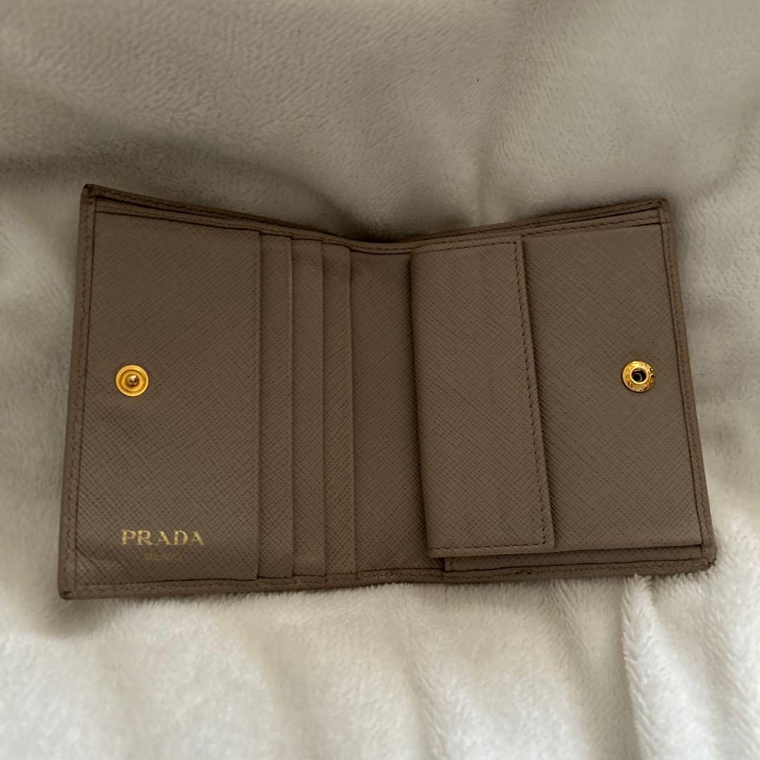 PRADA 二つ折り財布 ベージュ