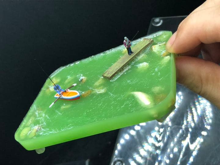 川辺の釣り人　手のひらジオラマ