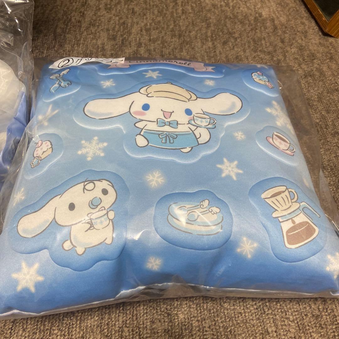 ぬいぐるみとクッションのセット