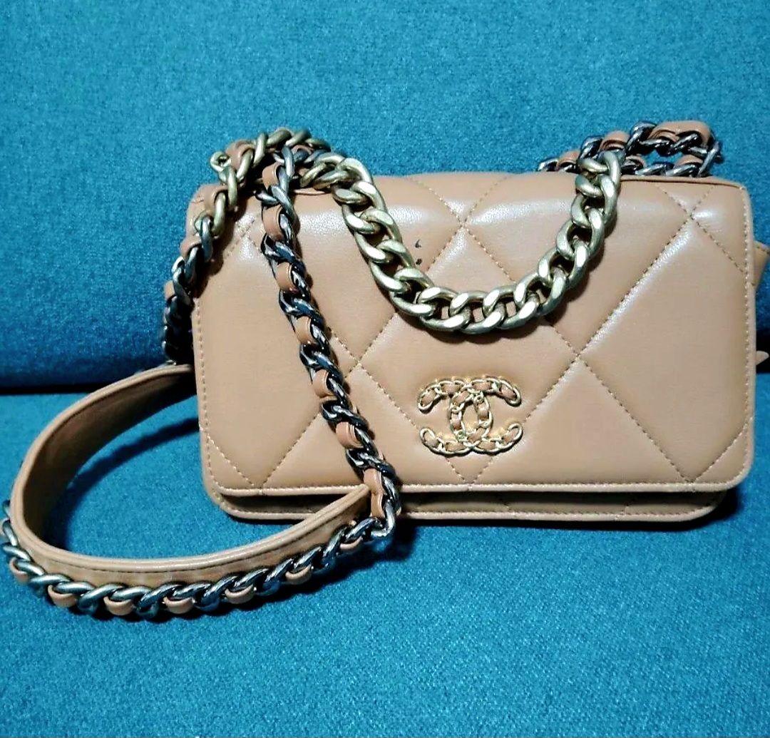 CHANEL19 チェーンウォレット