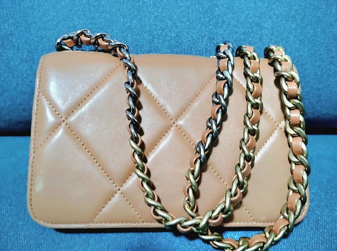 CHANEL19 チェーンウォレット