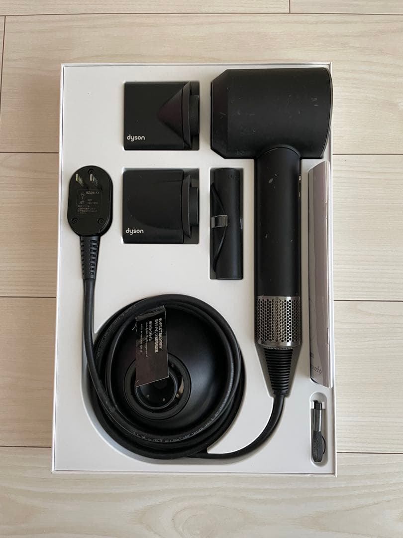 dyson supersonic ヘアドライヤー ブラックスタンド付き