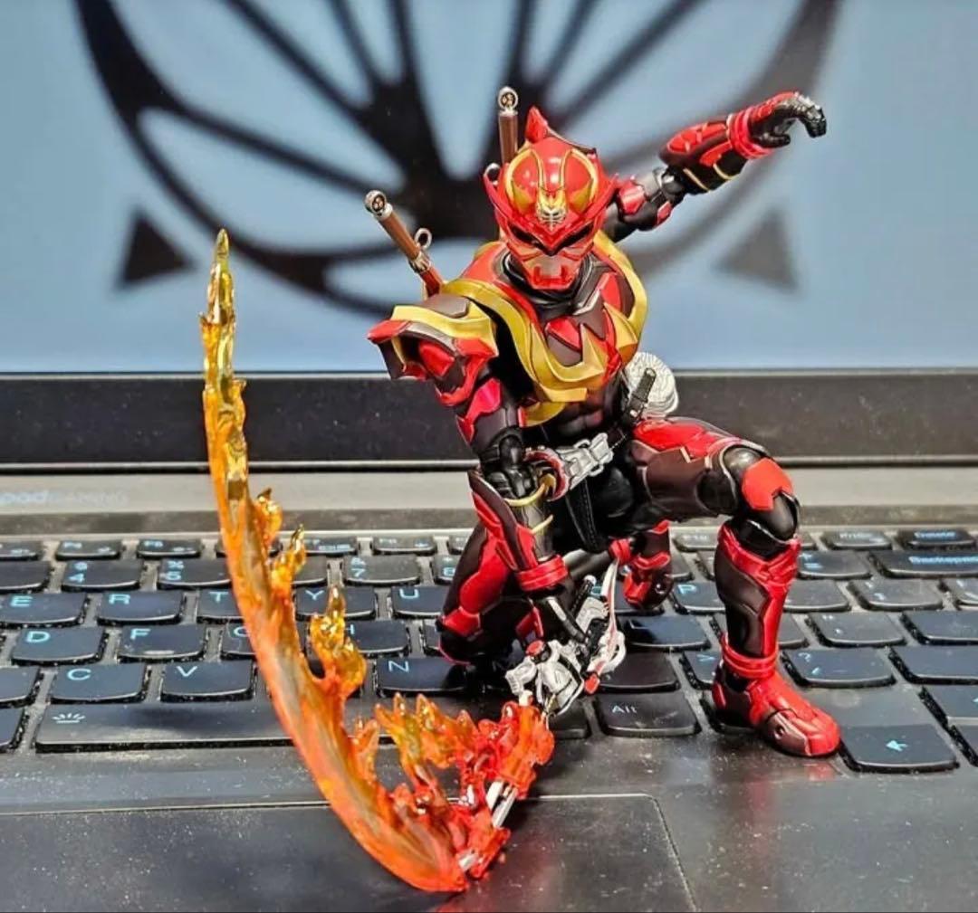 【新品】フィギュアーツ真骨彫用　仮面ライダーアームド響鬼用　炎エフェクト+手首