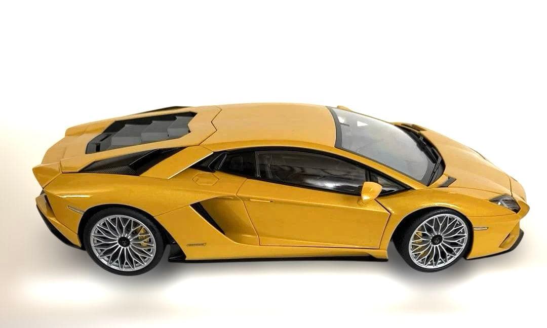 オートアート ランボルギーニ アベンタドールS 1/18