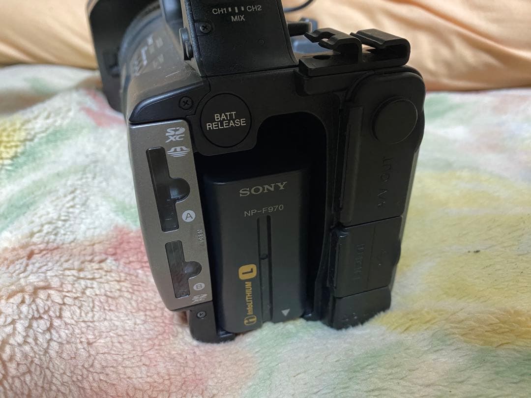 キ*イ様 Sony HXR-NX3 バッテリー付属　説明欄必読願います