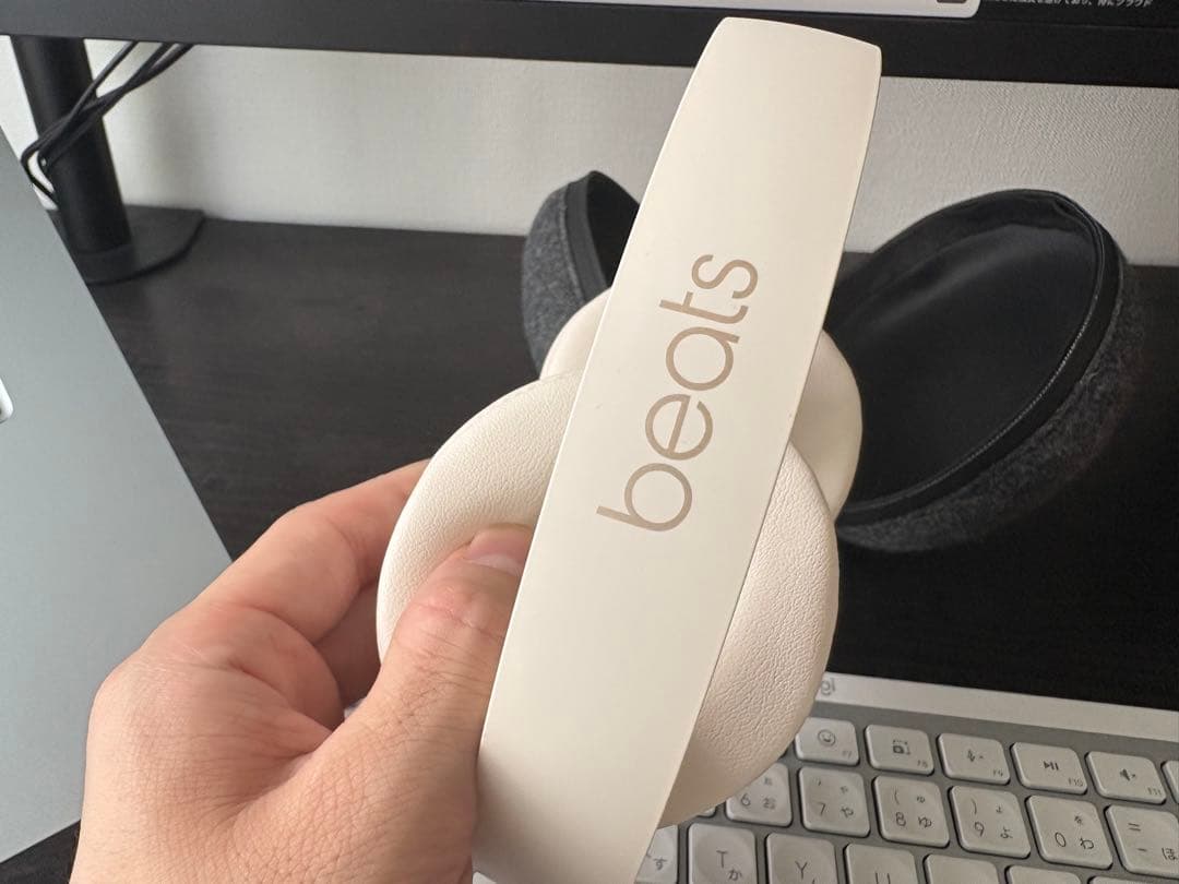 Beats Solo Pro ワイヤレスヘッドホン アイボリー　ケース付き