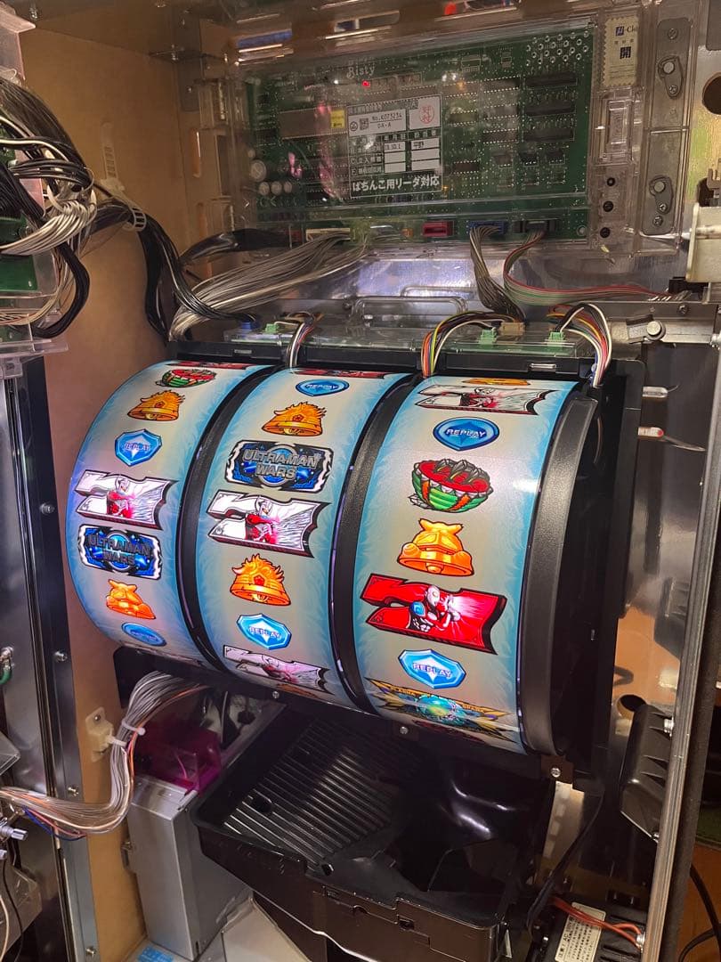 送料無料！ウルトラマンウォーズ ビスティ SANKYO 5号機 不要機付