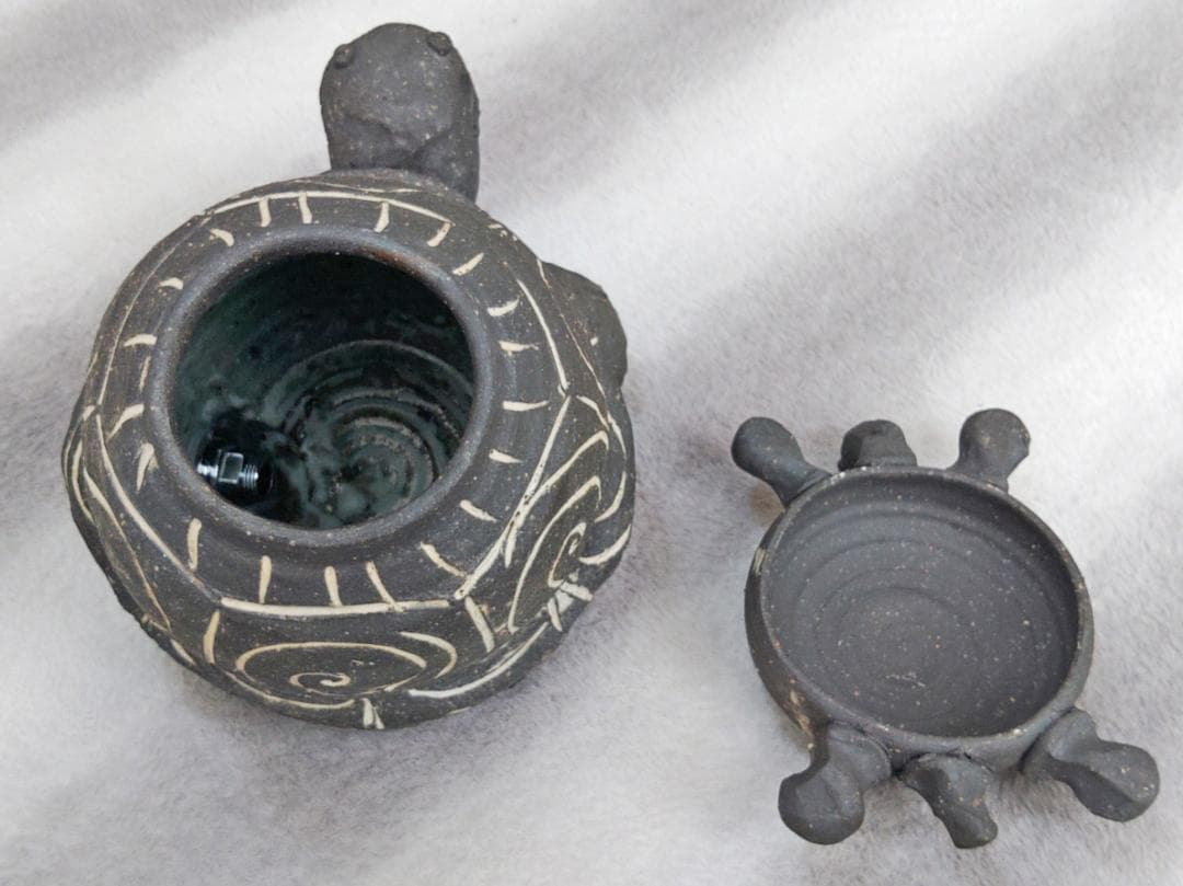 愛嬌のある陶器の亀の焼酎サーバー　ディスペンサー　陶器の置物　実用＆インテリアに