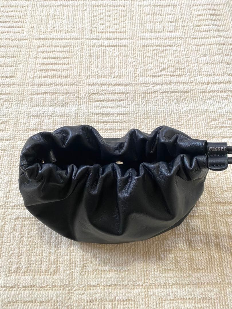 russet レザー巾着4WAYショルダーバッグ　ブラック