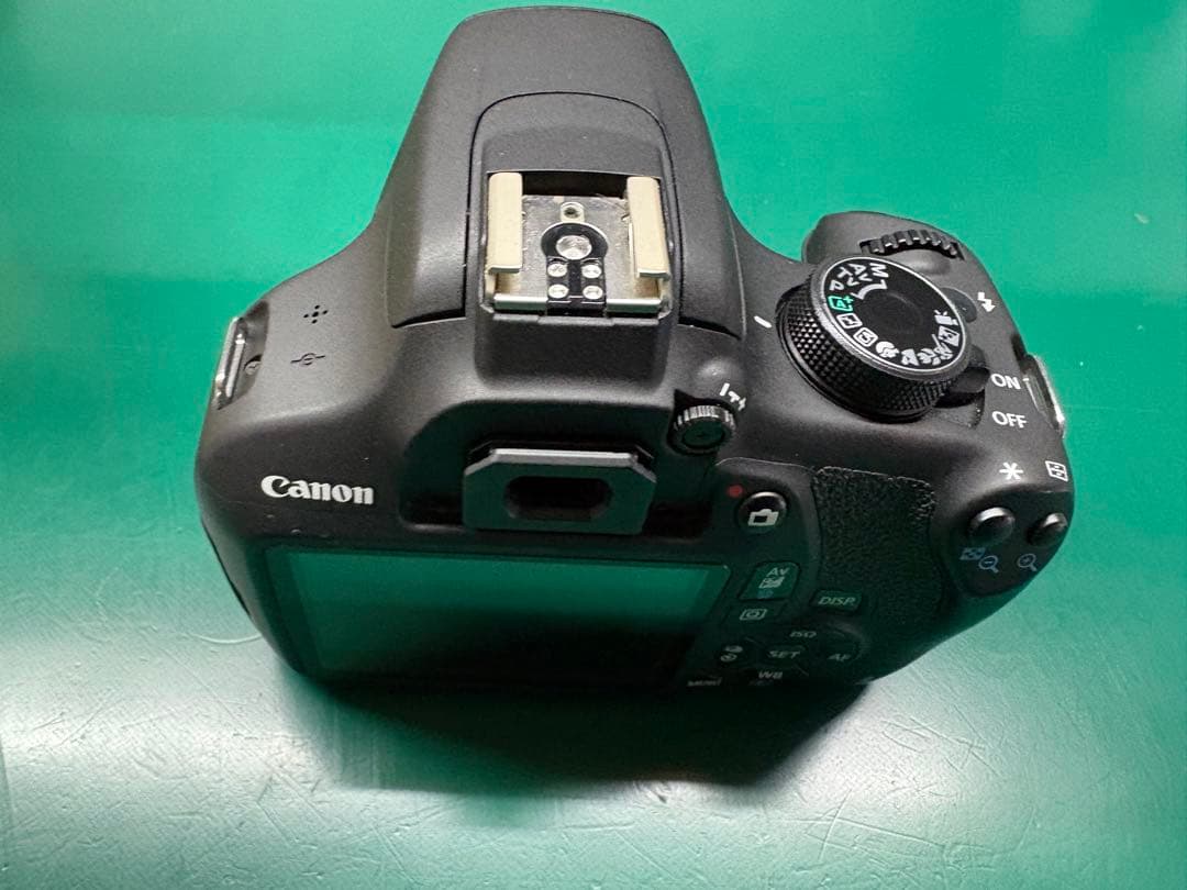 Canon EOS Kiss X70 デジタル一眼レフカメラ