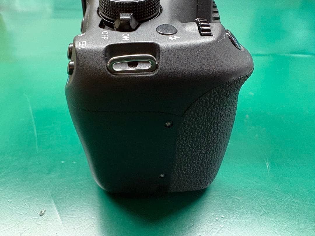 Canon EOS Kiss X70 デジタル一眼レフカメラ