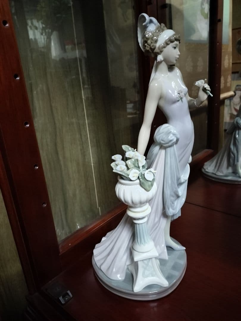 【専用です！】【欠けあり】リヤドロ　大型　 陶器人形　貴婦人　No.5377