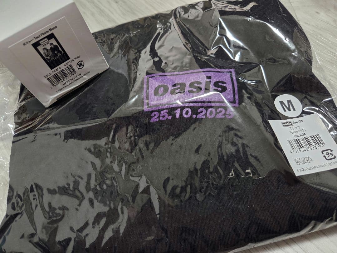 値下げ待ち❌　Mサイズ　oasis 東京限定Tシャツ 10/25　ポスターセット