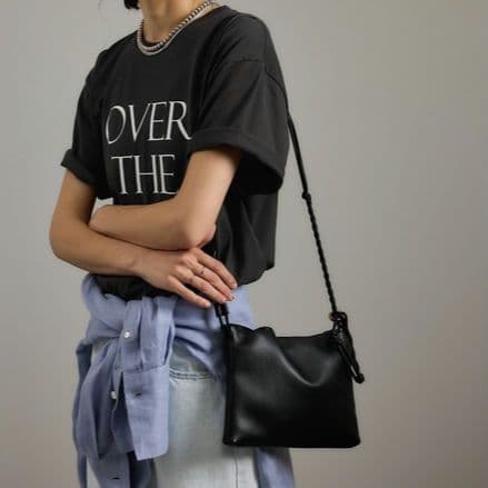 サロンアダムエロペ　スプリットレザードロストミニショルダー　巾着バッグ　黒