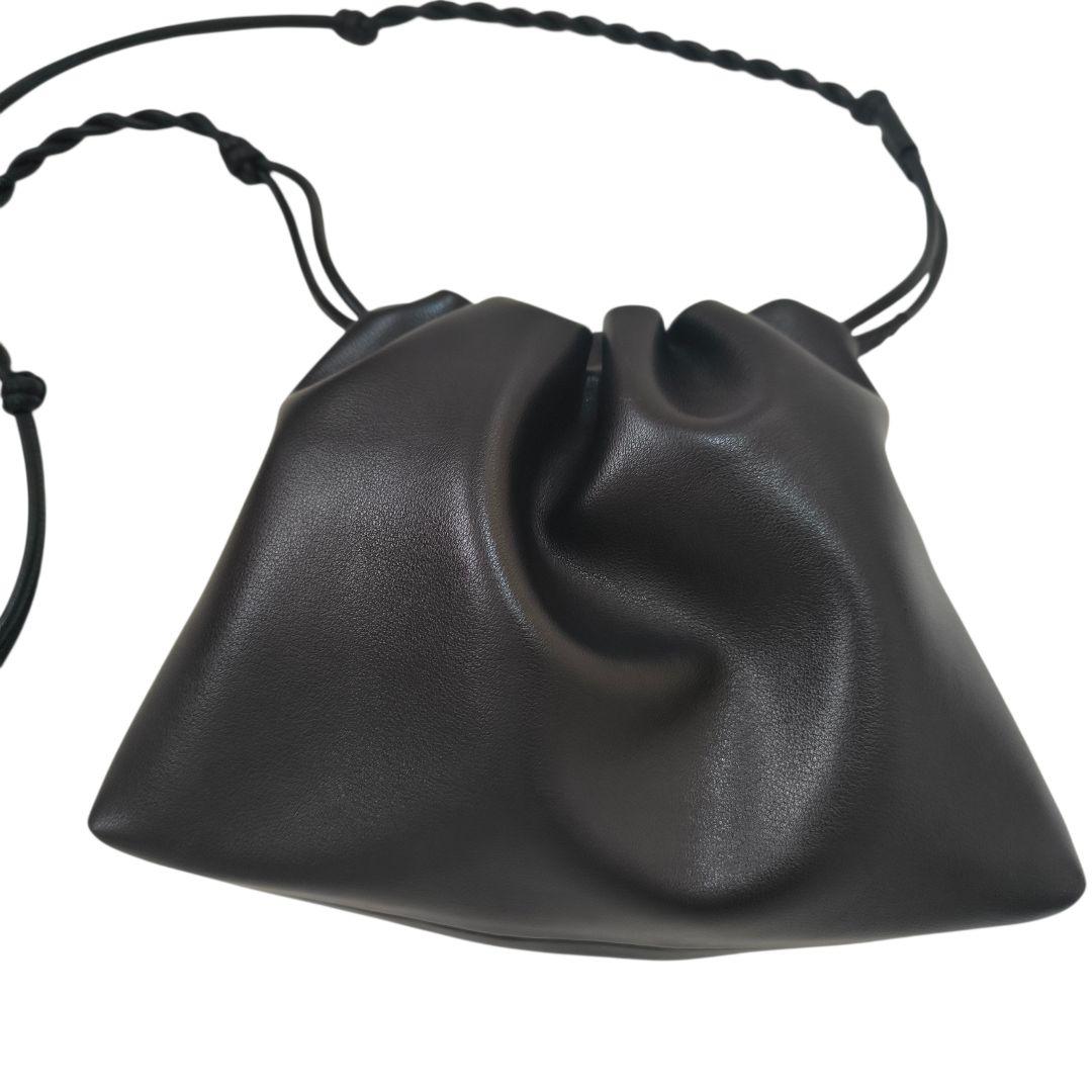 サロンアダムエロペ　スプリットレザードロストミニショルダー　巾着バッグ　黒