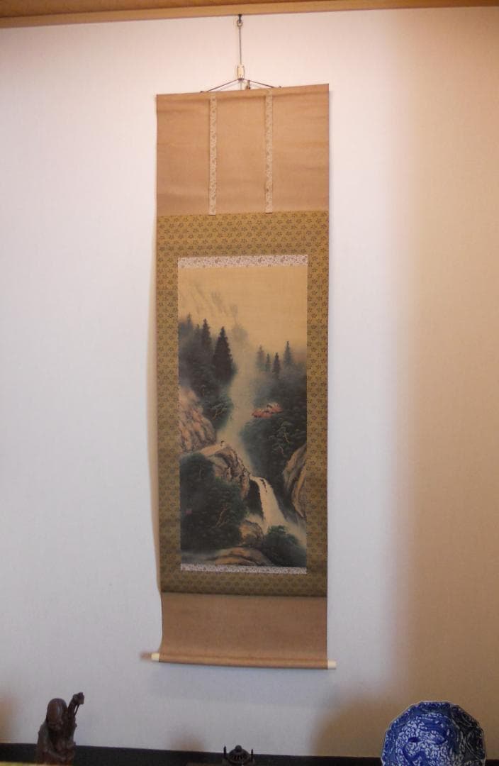 掛け軸 華風 彩色山水 絹本 希少 軸装 茶道具 掛軸 美品 です。