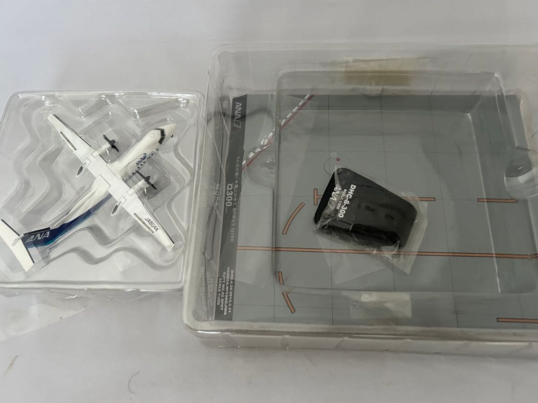ANA DHC-8-300 スケール1:200 全日空商事