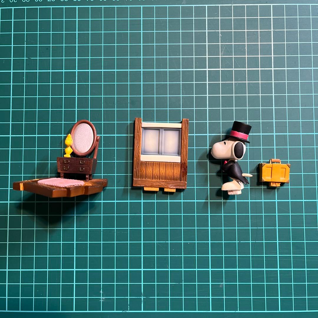 スヌーピー　フィギュア　身だしなみを整えるスヌーピー