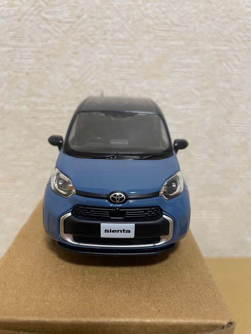 トヨタ シエンタ 1/30 スケールモデル 青