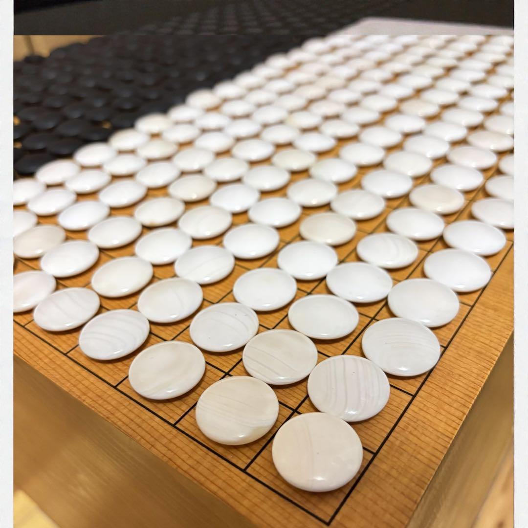 【重厚6寸】天然木 囲碁板 セット 脚付碁盤 蛤碁石 那智黒石 ヘソ付 良木目