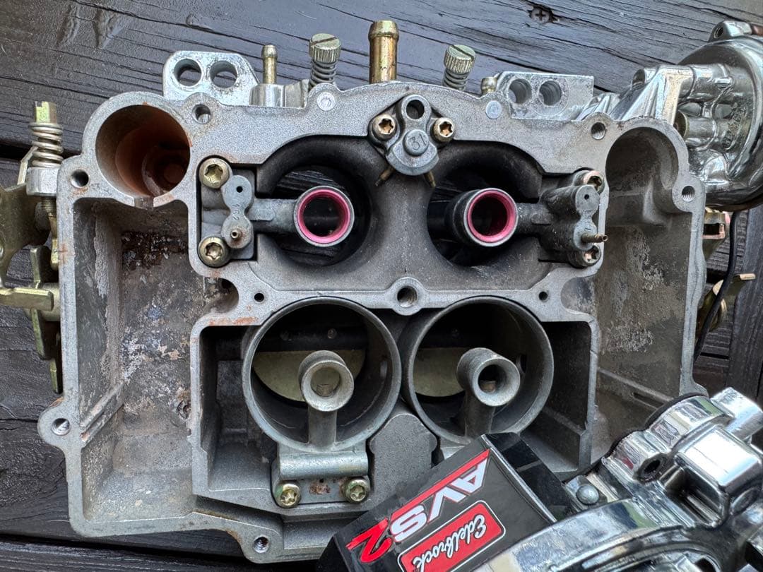 ジャンクEdelbrock AVS2 650fcm OHキット付き