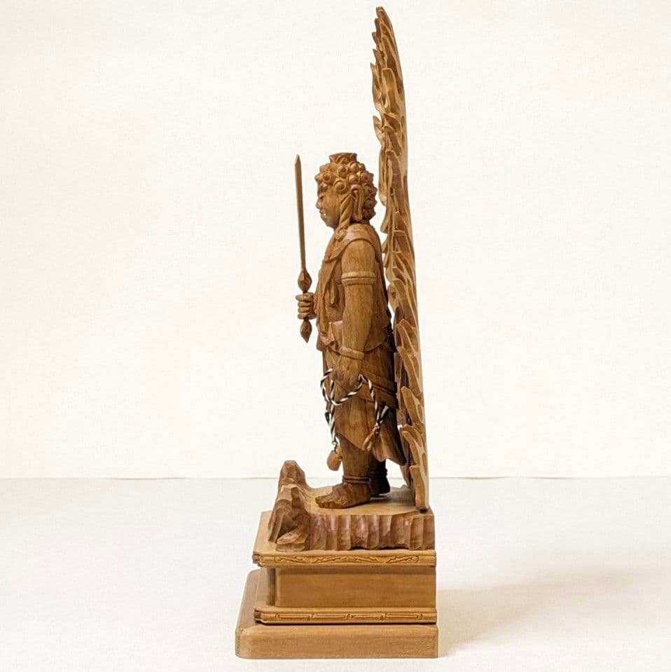 【セール最終日・新品】 不動明王　総白檀　上彫　総高さ約21㎝　台付　不動様