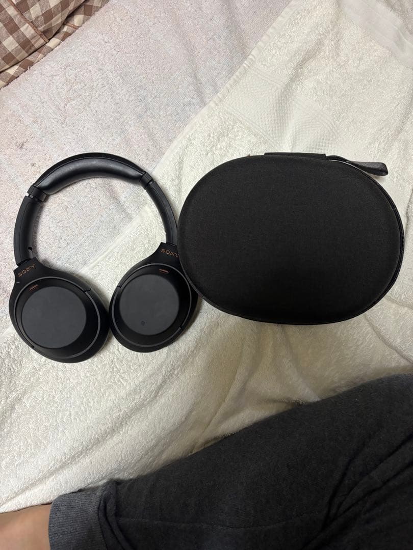 N*h様 wh1000xm4ワイヤレスヘッドホン ブラック キャリングケース付き