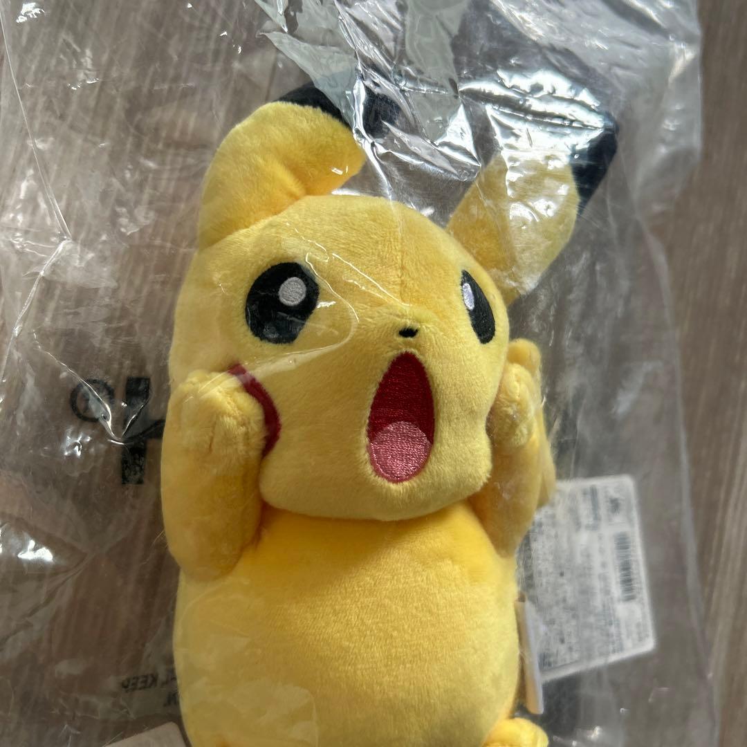 ムンク展　ピカチュウ　ぬいぐるみ