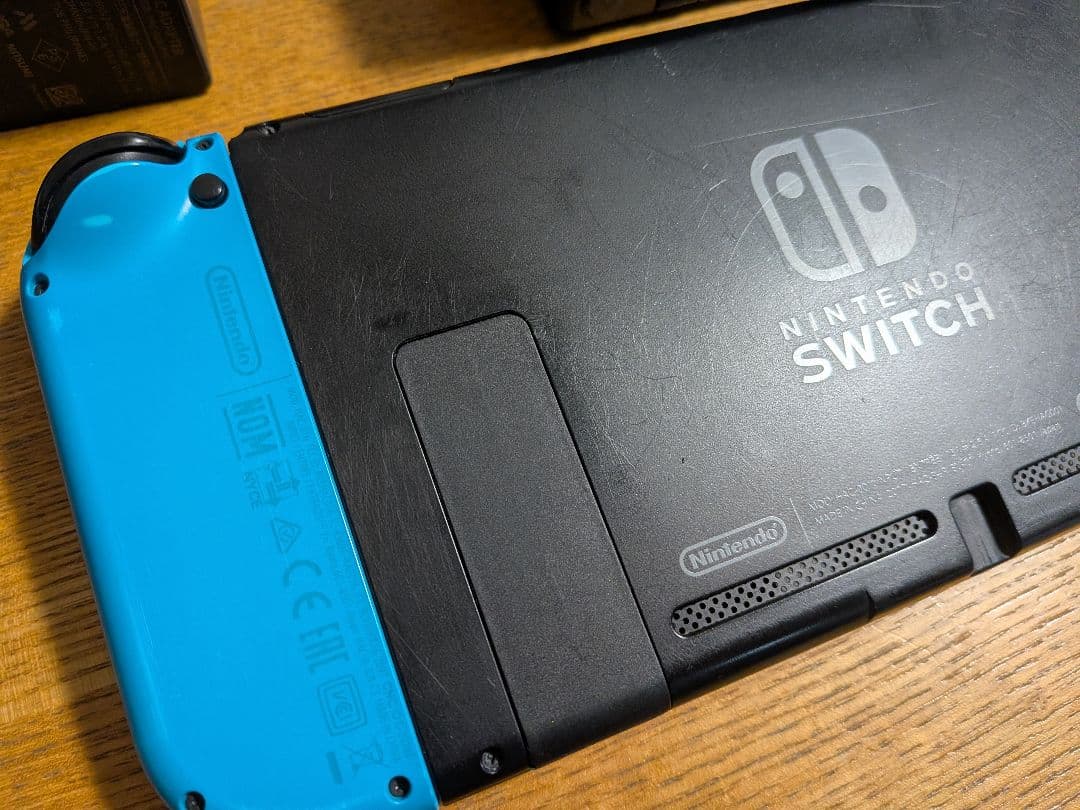 中古品　Nintendo Switch 赤/青 本体