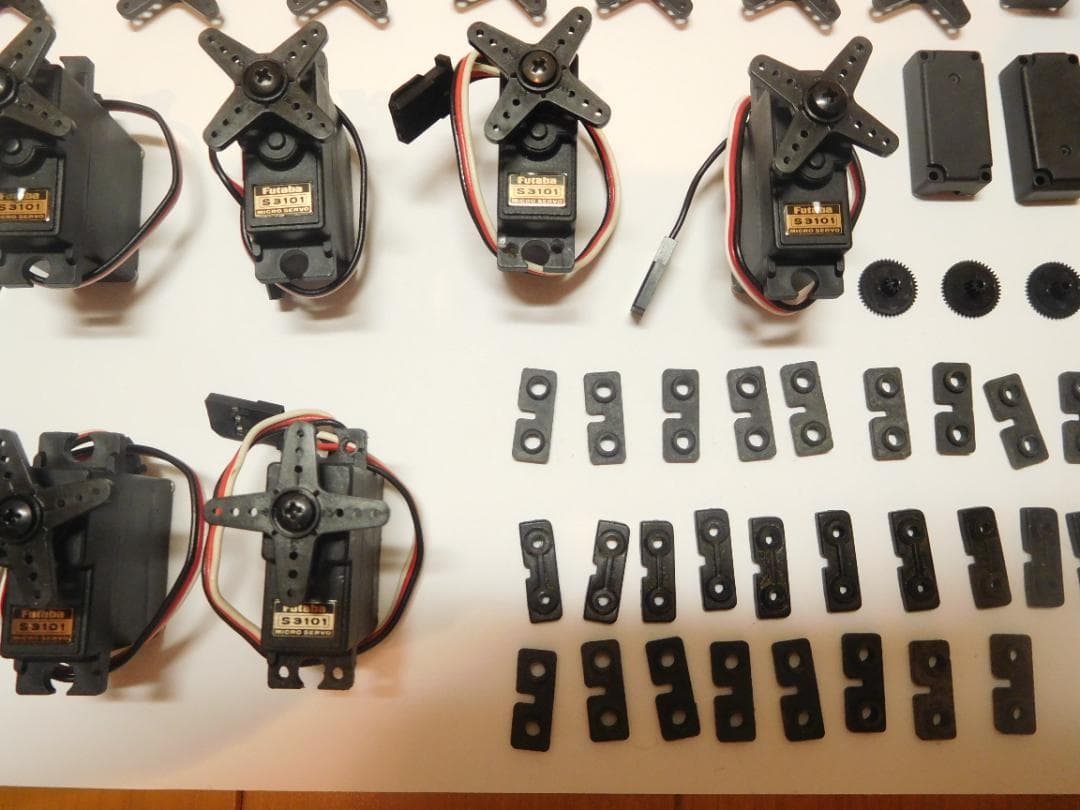 フタバ　 S3101 マイクロサーボ15個とその他まとめ売り