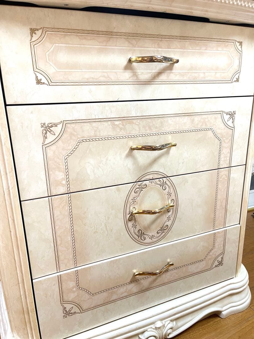 n*1様 再値下げ　イタリア家具　サルタレッリ　クリーム色の木製チェスト