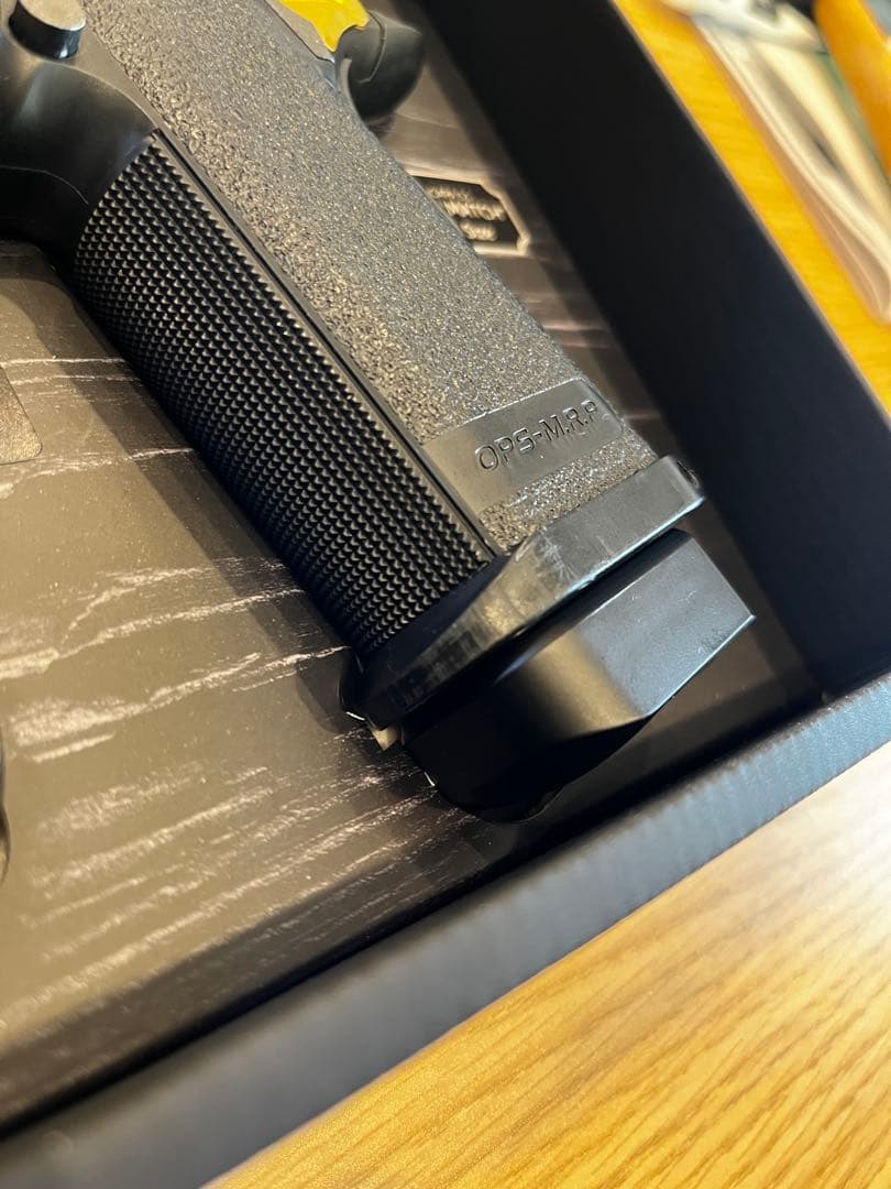 東京マルイHi-Capa 5.1 Gold Match マガジン、マグウェル付き