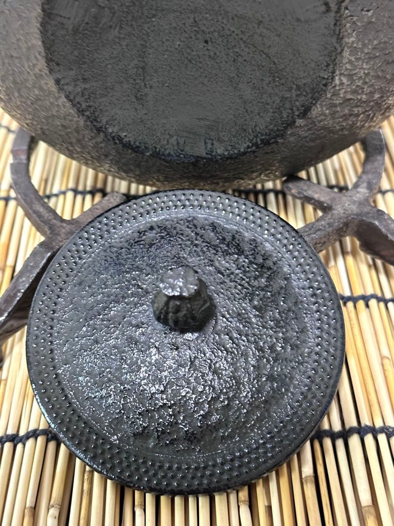 未使用、タグ付　南部秀山 佐藤 勝弘作　１５型アラレ　鉄瓶　南部鉄瓶　南部鉄器