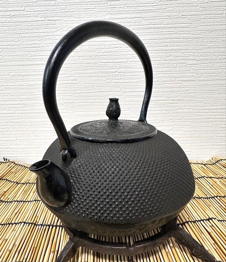 未使用、タグ付　南部秀山 佐藤 勝弘作　１５型アラレ　鉄瓶　南部鉄瓶　南部鉄器