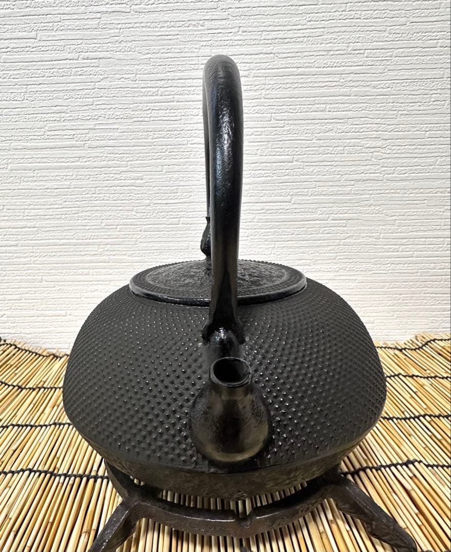 未使用、タグ付　南部秀山 佐藤 勝弘作　１５型アラレ　鉄瓶　南部鉄瓶　南部鉄器