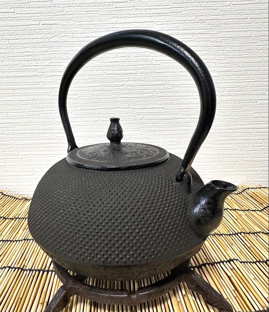 未使用、タグ付　南部秀山 佐藤 勝弘作　１５型アラレ　鉄瓶　南部鉄瓶　南部鉄器